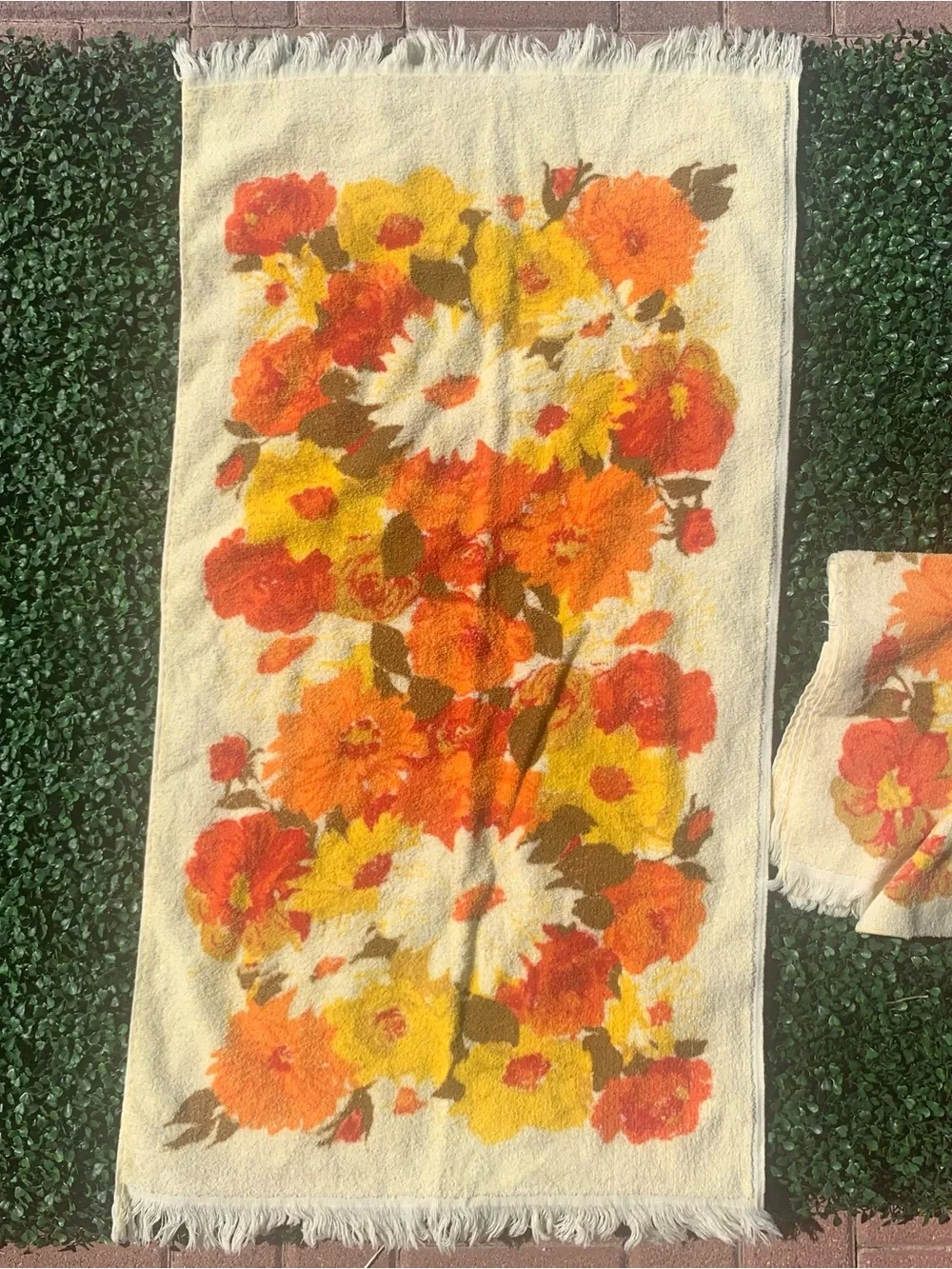 Vintage 70s Cannon yellow orange & red floral Bath Hand Towel & Washcloth Set